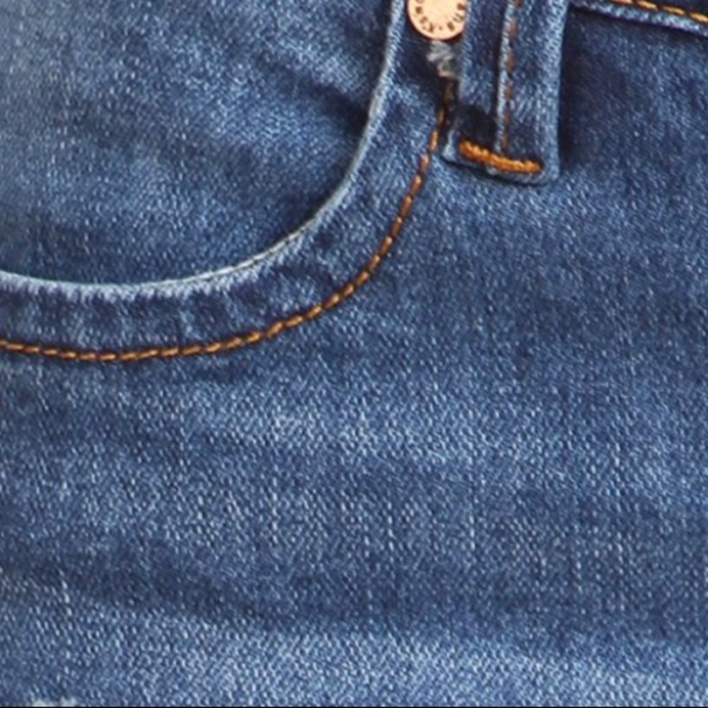 Distressed Skinny - Picture 4 of 5